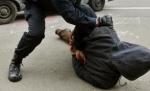 Membrii grupării Drabi, printre care şi un poliţist, reţinuţi pentru şantaj şi violenţă