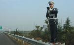 Maeștrii imitațiilor. Chinezii au montat un polițist ”fals” pe autostradă