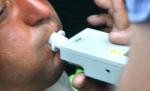 Mehedinţi. Un şofer beat criţă a făcut scandal după ce s-a rostogolit cu maşina pe şosea