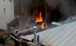 Incendiu în centrul vechi al Capitalei. Podul unei clădiri s-a făcut scrum