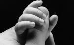 Cadavrul unui bebeluş, găsit într-un hambar. Mama s-a decis să-l omoare pentru că nu putea să îl crească