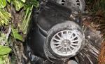 Copil de 3 ani, găsit plângând în braţele tatălui mort, după 20 de ore de la accident