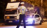 Focuri de armă în cartierul Giuleşti, din Capitală. Un bărbat a fost rănit de poliţie, după ce nu a oprit la un control în trafic