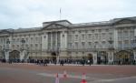 Nouă persoane au fost stropite cu acid în timp ce se plimbau în apropiere de Palatul Buckingham