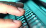 Descinderi în mai multe judeţe: Este vizată destructurarea unei reţele care comite infractiuni informatice 