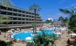 O femeie a atârnat dezbrăcată după ce a căzut de la etaj când făcea sex într-un hotel