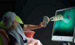 Un bărbat care a comandat pe internet artificii a primit o sticlă din plastic