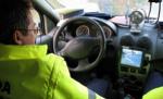 Un poliţist a dat cu maşina peste o bătrână de 84 ani. Nu s-a asigurat când a dat cu spatele