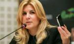 Ce să mai facem cu banii europeni? Elena Udrea cumpără smartphone-uri pentru angajaţii MT