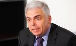Două tinere i-au cerut demisia lui Adrian Severin chiar în timpul conferinţei despre corupţie