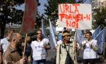 Protest în versuri: Profesorii au organizat un miting "poetic" la Ministerul Educaţiei