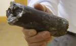 O bucată misterioasă de metal a distrus acoperişul unui depozit din Massachusetts