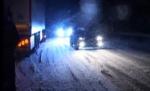 Aceeaşi reţetă în fiecare iarnă. Trafic blocat în nordul ţării din cauza ninsorii. Cauciucurile de iarnă nu au fost de folos
