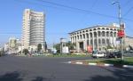 Occupy România: Mai mulţi reprezentanţi ai unor ONG-uri au fost ridicaţi de jandarmi pentru că protestau în Piaţa Universităţii