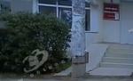 Se întâmplă doar în România: Rampă de acces pentru persoanele cu handicap, amplasată "strategic" în dreptul unui stâlp