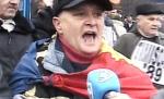 Protest violent în Piaţa Victoriei din Capitală. Revoluţionarii cer demisia lui Băsescu şi a Guvernului Boc. O persoană a fost reţinută