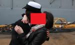 Sărut pasional între două lesbiene din Marina Americană