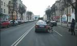În Rusia, ca-n filme: Bărbat aruncat din mașină - șoferul a decis că nu e nevoie să oprească