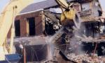 Mai mulţi bărbaţi au ameninţat că se vor arunca de pe un hotel din Mamaia care urmează să fie demolat