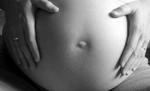 Fata de 13 ani, însărcinată în opt luni, a născut. Tatăl copilului este un bărbat de 63 de ani