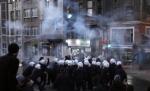 Ciocniri violente în Istanbul, după bombardamentele soldate cu moartea a 35 de kurzi