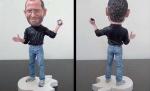 A apărut păpuşa Steve Jobs. Jucăria costă 100 dolari şi măsoară 30 centimetri