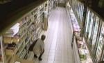 Gestul care a dezgustat America. Nici prin cap nu îţi trece ce face această femeie într-un supermarket