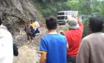 Imagini şocante! Un autobuz se prăbuşeşte de pe Drumul Morţii