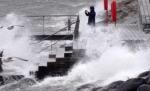 Vremea rea face ravagii în Europa. Sute de mii de europeni au rămas pe întuneric. Doi oameni au murit 