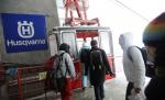 Turiştii rămaşi blocaţi la Bâlea Lac din cauza vântului puternic au coborât vineri dimineaţă