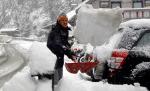 Cea mai grea iarnă din ultimii ani. Zăpadă de peste 2 metri în Austria, drumuri închise, turişti blocaţi în nămeţi