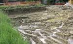 Comuna care are străzi pline de gunoaie, locuinţe fără apă curentă, dar o casă de cultură renovată cu peste 50.000 de euro