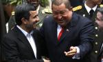 „Avem o mare BOMBĂ ATOMICĂ! Când ne întâlnim, şi dracii o iau razna!" Cum şi-au bătut joc de americani Chavez şi Ahmadinejad
