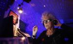 DK Wika este o bunică de 73 de ani care mixează toată noaptea într-un club din Varşovia 