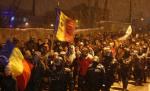 Aproximativ 1.200 de protestatari din Sibiu au depus o cruce la sediul PDL