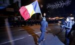 Protestul de la Braşov s-a încheiat după două ore: 300 de persoane au ars fotografii cu Băsescu, Boc şi Udrea