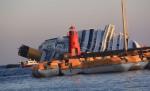 Comandantul vasului Concordia, alături de o moldoveancă în momentul naufragiului. Tânăra nu era pe lista pasagerilor