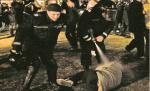 Bătuţi fără motiv de jandarmi. Protestatarii acuză violenţa forţelor de ordine