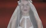 Îmbrăcată aşa la altar vei obţine BLESTEMUL preotului, dar multe propuneri din partea invitaţilor