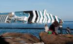 S-au reluat căutările pe nava Costa Concordia, dar şansele de a găsi supravieţuitori sunt minime