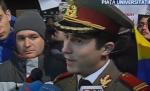 Protest în uniforma militară, în Piaţa Universităţii: Acum sunt liber spiritual, vedem mâine dacă mai sunt liber şi fizic