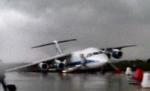 Aeronavă cargo, avariată după ce a lovit doi stâlpi de iluminat de pe aeroportul din Timişoara