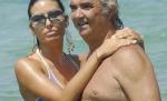 Atunci când fata ta te va întreba de ce să înveţe, arată-i poza asta. "Stafide" cu bani şi prospături