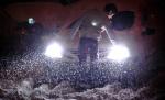 S-a dezlănţuit infernul alb. Troiene înalte de doi metri au înghiţit 70 de autoturisme pe drumul dintre Afumaţi şi Urziceni