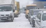 Peste 1.000 de autovehicule, blocate în nămeţi. Multe drumuri naţionale şi judeţene, încă închise