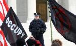 Aproximativ 200 de militanţi Occupy DC au protestat în faţa unui hotel din Wasghinton
