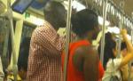 Ce face această femeie în metrou a distrat tot internetul. Vezi imaginea care face senzaţie