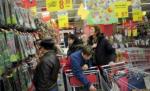 Codul galben de ninsori i-a speriat pe români. Rafturile magazinelor s-au golit pentru că oamenii şi-au făcut provizii