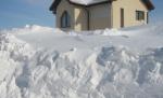 Proprietarii vilelor de la marginea Capitalei, captivi în locuinţele lor de lux înzăpezite