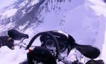 A fost la câţiva centimetri de tragedie: Un american a păcălit moartea pe snowmobil, apoi s-a lovit de un ciot de brad